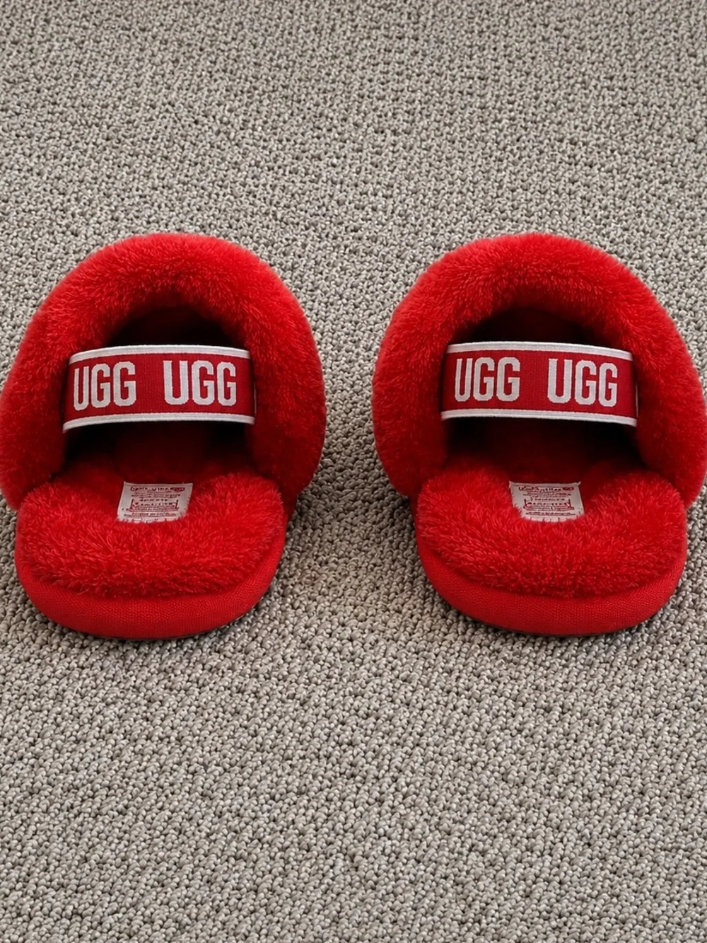 UGG Fluff Yeah Slide Kids XS 4/5 Red Fuzzy Plush Slippers Sandals